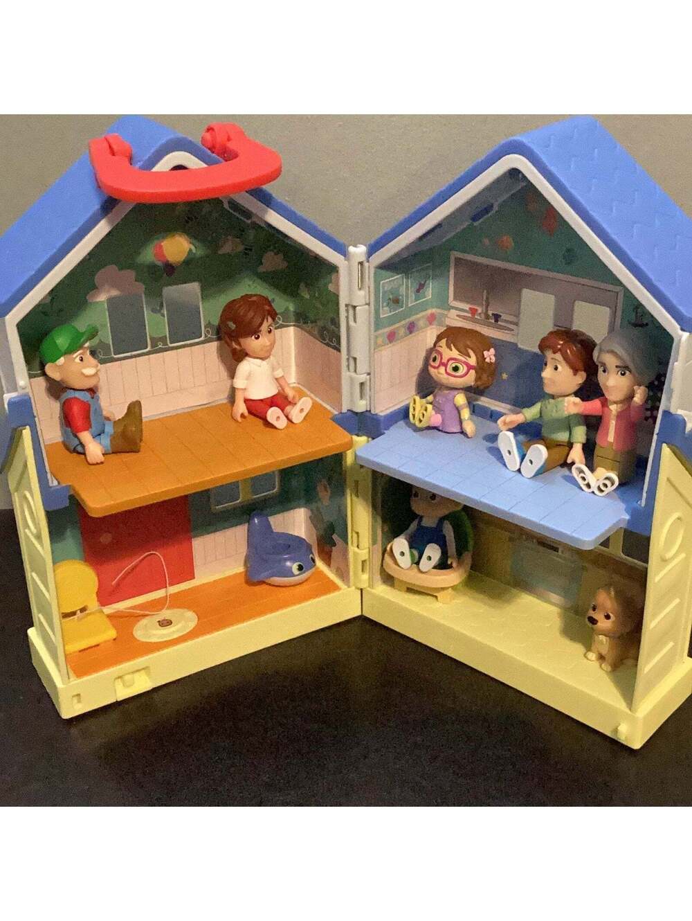 Cocomelon On the Go Playhouse and figures